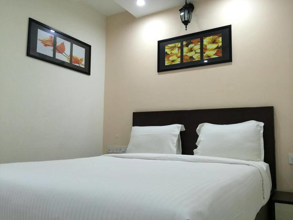 Rd Towers Hotel Madras Buitenkant foto